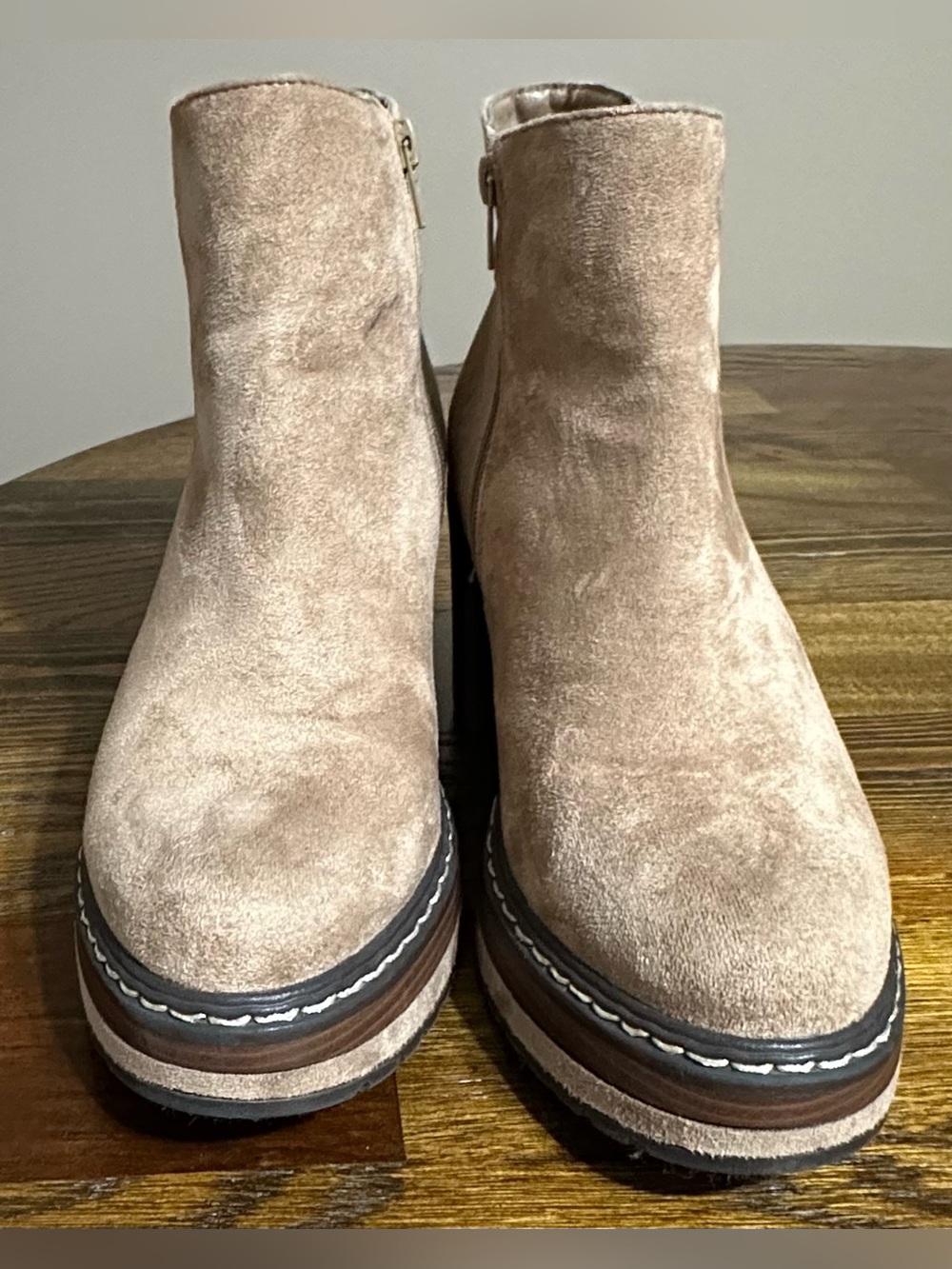 Pierre Dumas Women's Tan Suede Platform Ankle Boots. new without box - Picture 4 of 6
